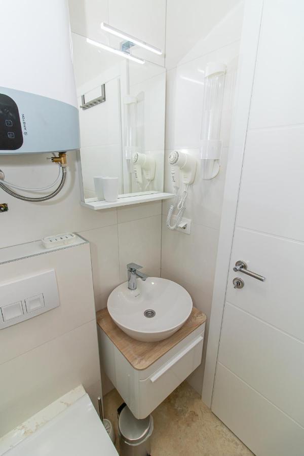 Luxury Apartments Iris Мостар Екстериор снимка