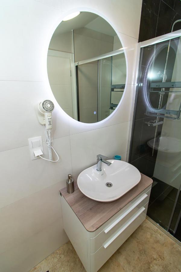 Luxury Apartments Iris Мостар Екстериор снимка