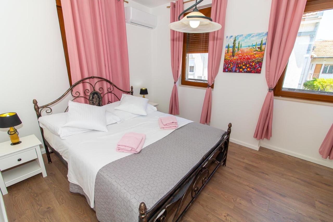 Luxury Apartments Iris Мостар Екстериор снимка